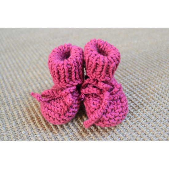 Kit de Tricô: Pantufas que Ficam nos Seus Pés Kit de Tricô: Pantufas que Ficam nos Seus Pés