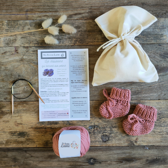 Kit de Tricô: Pantufas que Ficam nos Seus Pés Kit de Tricô: Pantufas que Ficam nos Seus Pés
